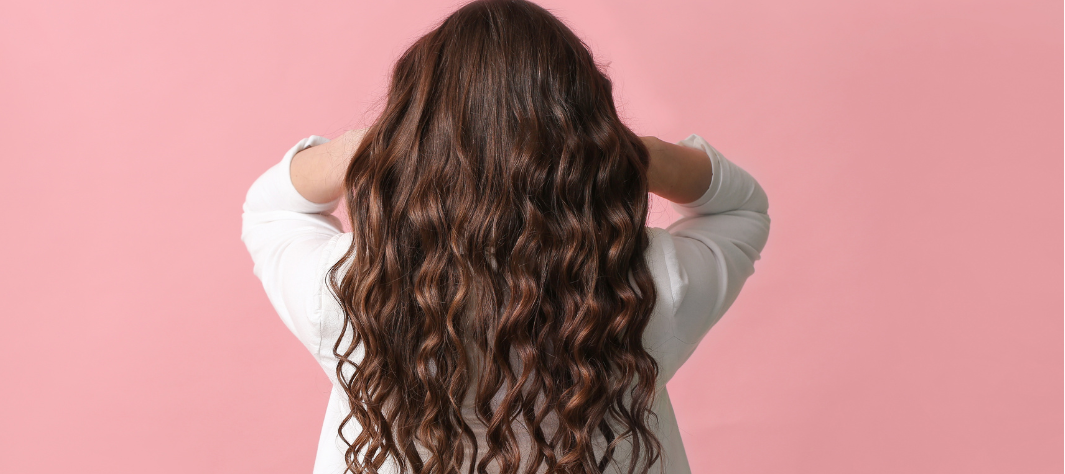 Biotina, zinco e ferro: 3 integratori fondamentali per capelli forti