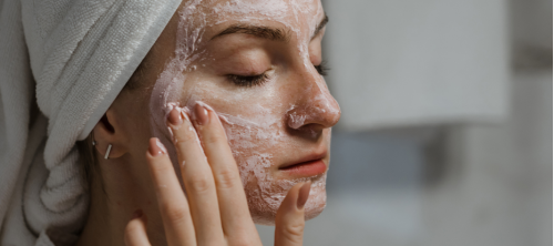 Detersione estiva: come adattare la skincare viso alle alte temperature