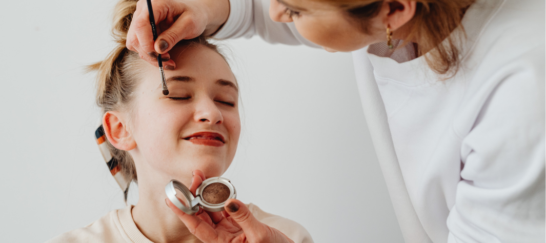 Make-up delle feste: come far durare il trucco dalla mattina alla sera