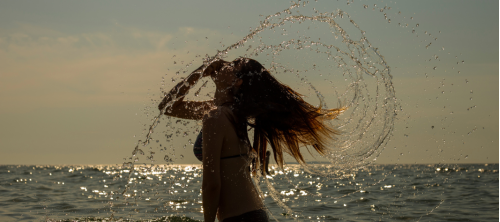 Come proteggere pelle e capelli dopo mare e piscina